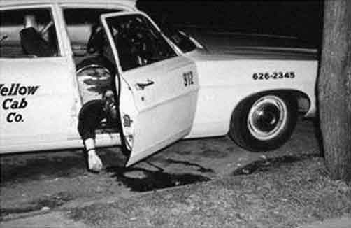 Paul_Stine_Crime_Scene_passenger_side_open_door